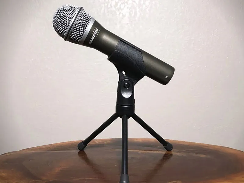 A samson Q2U Podcast microphone
